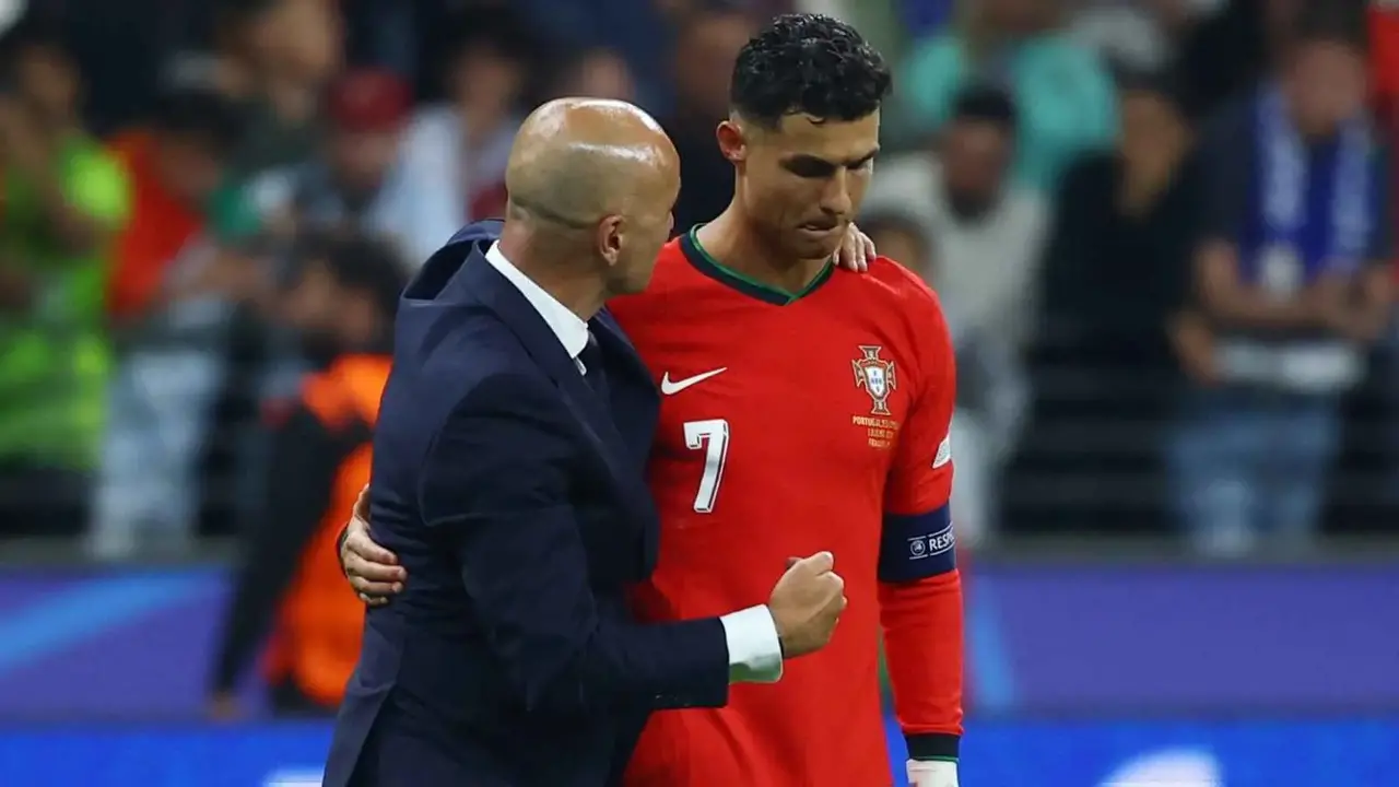 مدرب البرتغال يحسم الجدل.. رد رسمي على مفاوضات النصر مع روبرتو مارتينيز